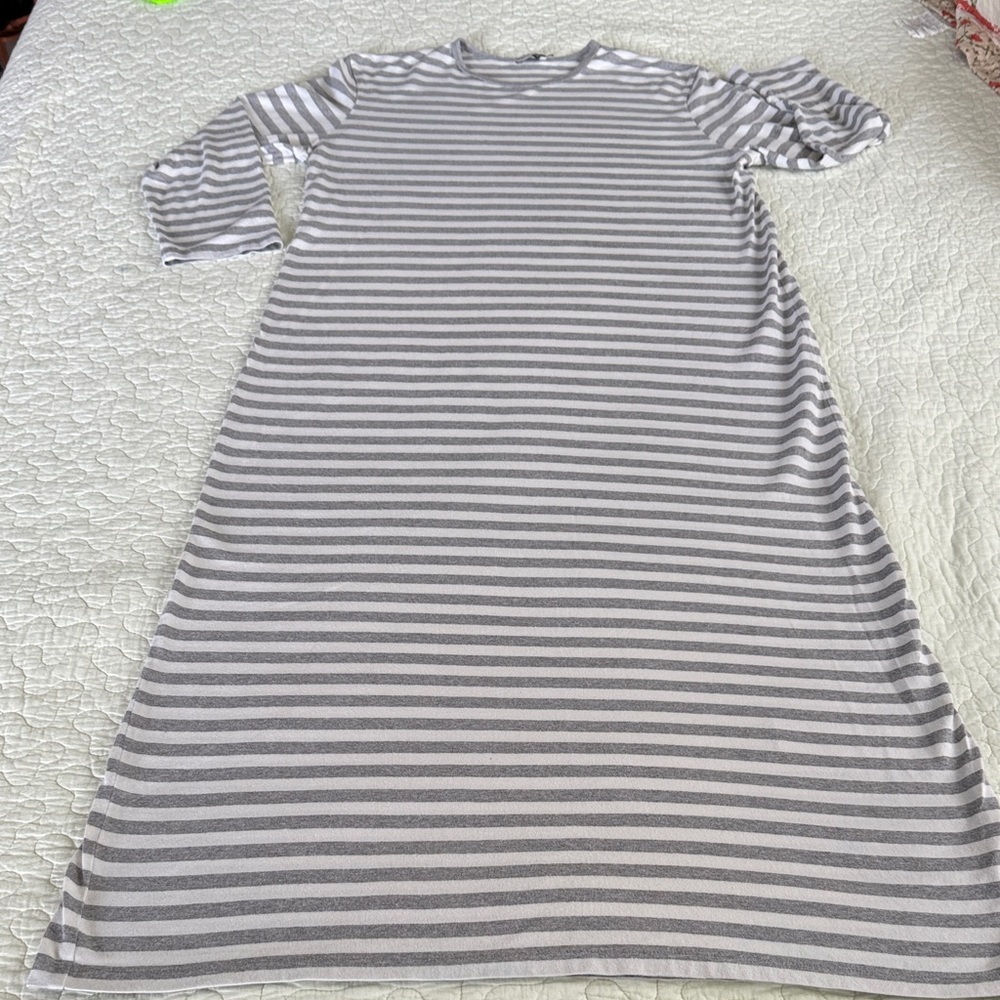 Katju Tasaraita
Nightgown EUC M - Picture 9 of 10